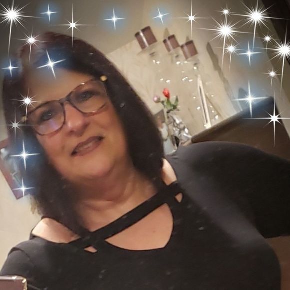 Meet your Posher, Janet - Picture 1 of 1